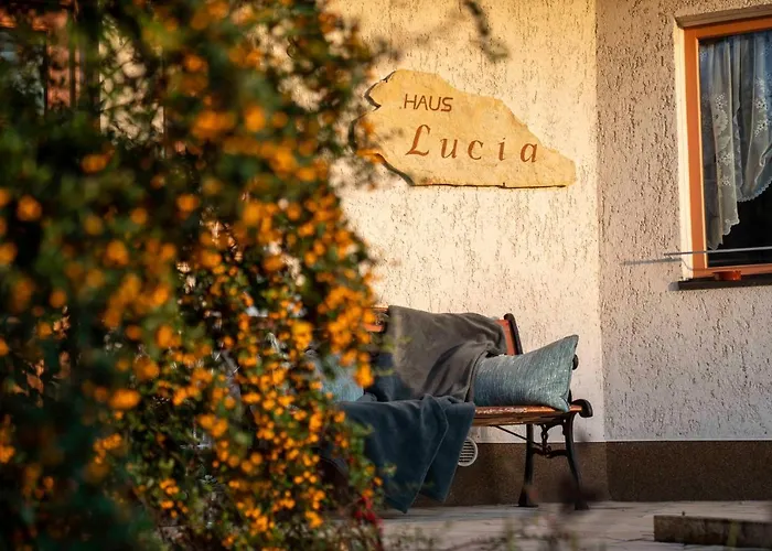 Haus Lucia Апартаменты Эгер